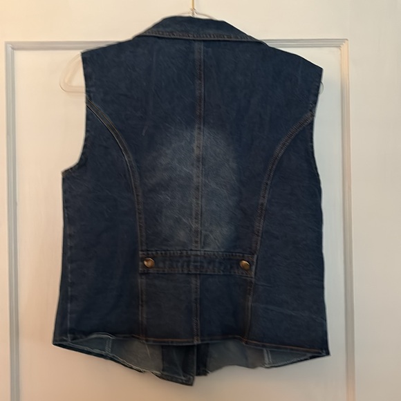 NWOT Darling Denim Vest SZ M - Picture 6 of 6